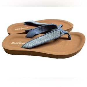 Minnetonka Women's Hedy Flip Flop Sandal in Blue Denim,Size 7, Casual Beach Pool
